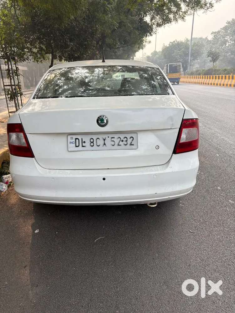 Skoda Rapid Ambition 2012 Petrol