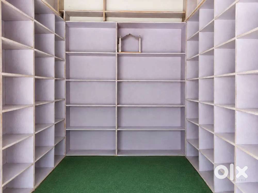 Dukaan ka furniture bikau hai