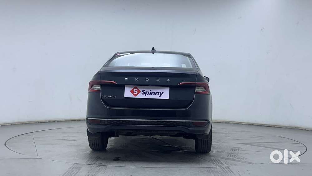 Skoda Slavia Style 1.0l Tsi Mt, 2023, Petrol