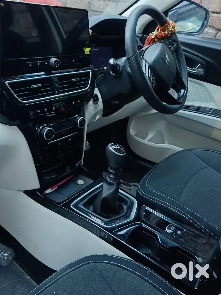 Mahindra Xuv 3xo 2025 Petrol 4200 Km Driven
