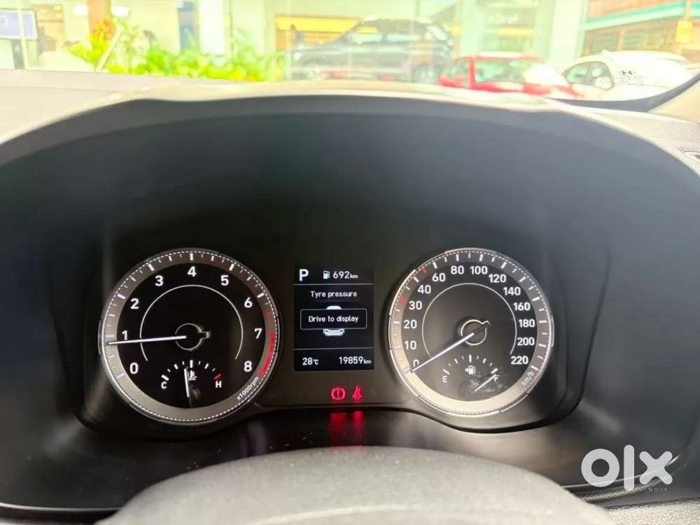 Hyundai Venue 1.0 SX (O) Turbo DCT Dual Tone, 2022, Petrol