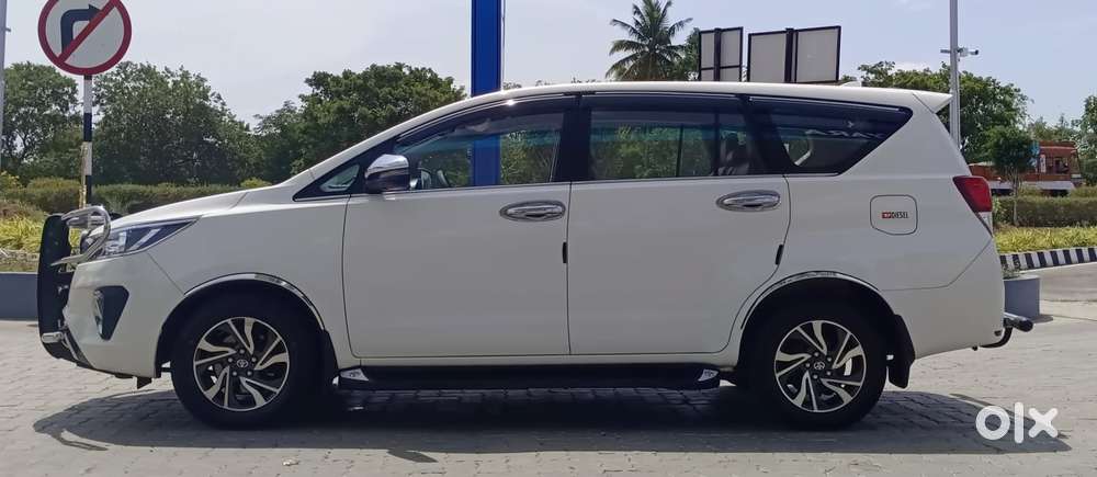 Toyota Innova Crysta 2.4 Gx Limited Edition At 7 Str, 2022, Diesel