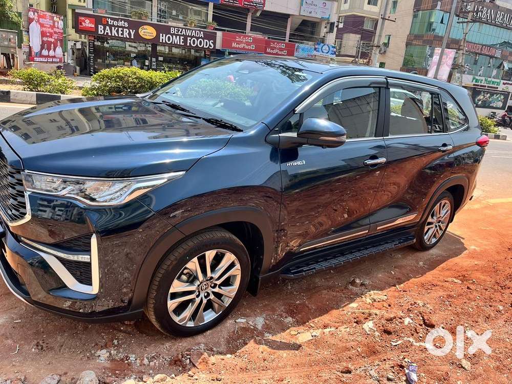 Toyota Innovahycross Zx02023 Hybridexcellent Condition Genuine Buyers