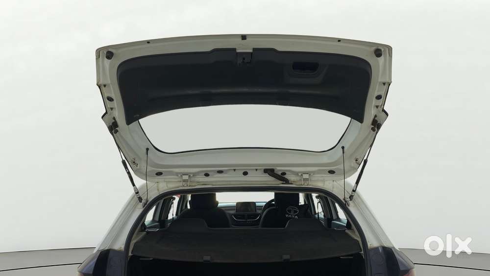 Tata Altroz 1.2 Xm Plus, 2022, Petrol