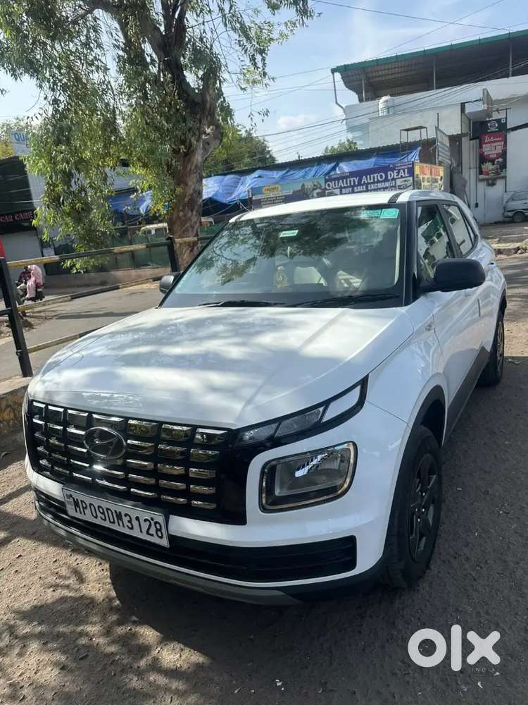 Hyundai Venue Petrol 2024