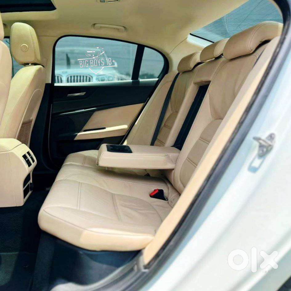 Jaguar Xe Portfolio, 2017, Petrol