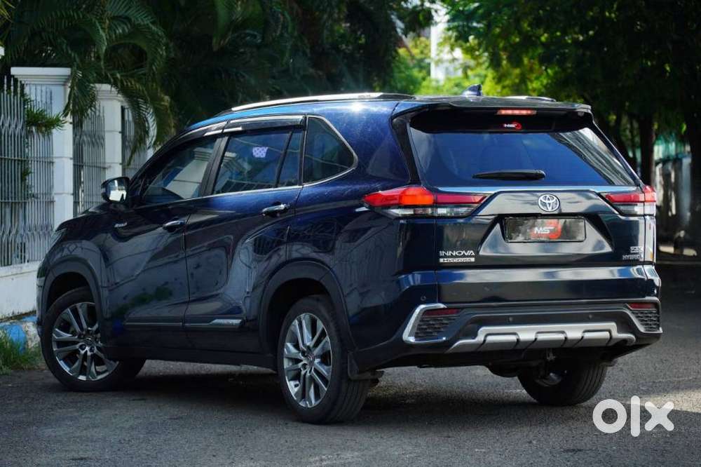 Toyota Innova Hycross 2.0 Zx Hybrid 7 Str, 2023, Petrol