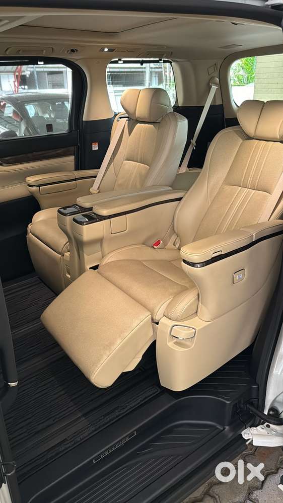 Toyota Vellfire Vip – Executive Lounge, 2023, Petrol