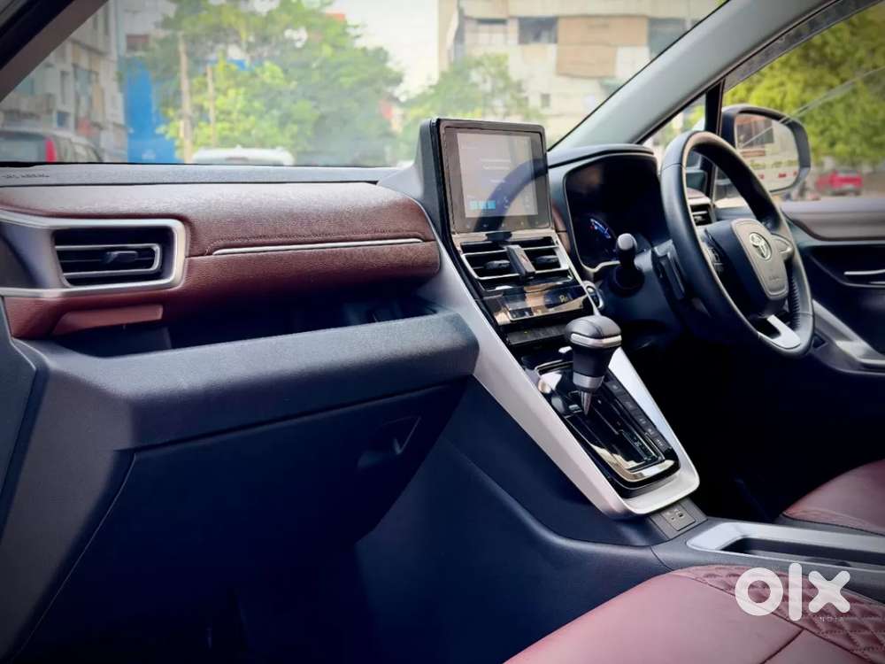 Toyota Innova Hycross 2.0 Vx Hybrid 7 Str, 2025, Petrol