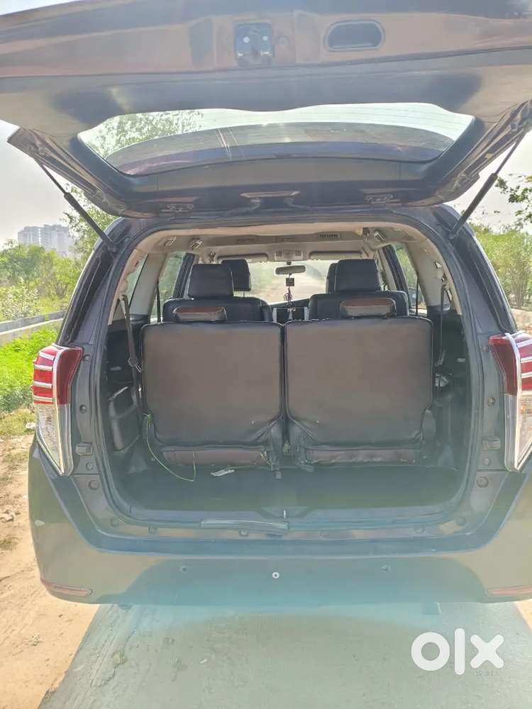 Inova Crysta 2.8 G / Diesel / Automatic