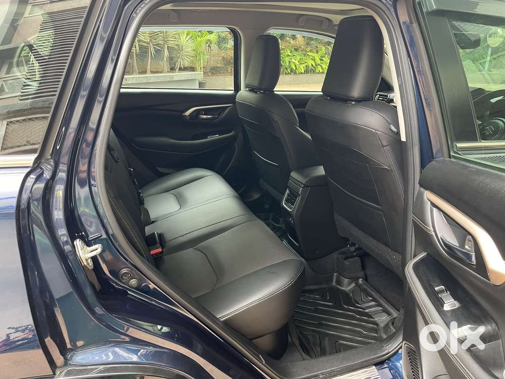 Maruti Suzuki Grand Vitara 1.5 Alpha Plus Intelligent Hybrid Ecvt, 2..