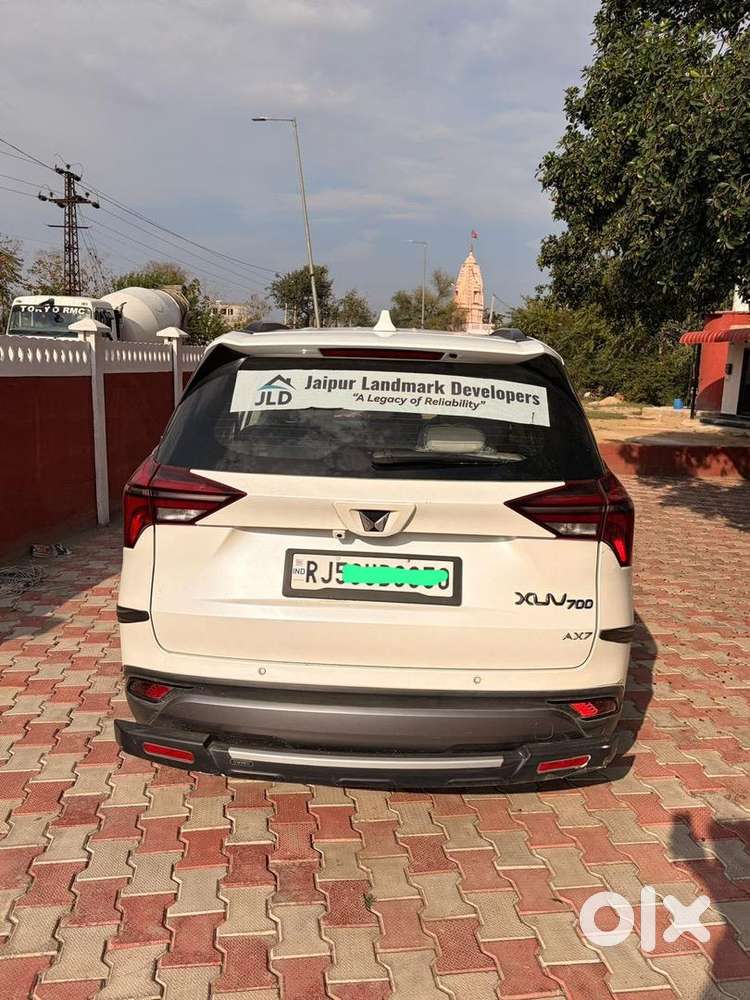 Mahindra Xuv700 2025 Diesel Well Maintained