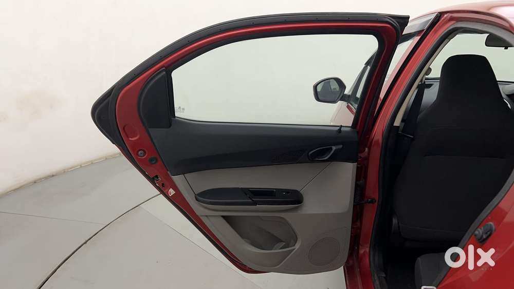 Tata Tiago 1.2 Revotron Xt, 2017, Petrol