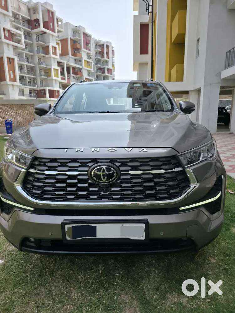 Toyota Innova Hycross 2023   Well Maintained New Tyres