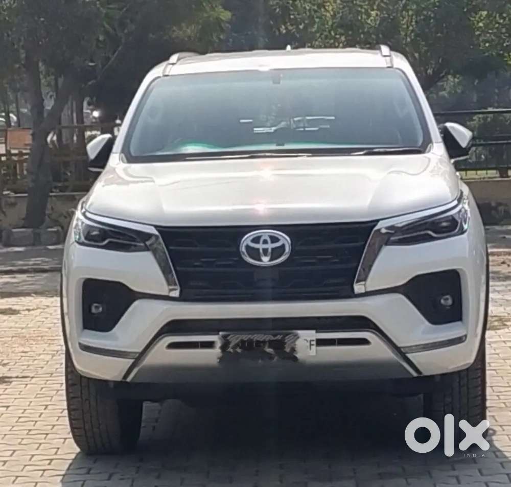Toyota Fortuner 4*2 At 15000 Kms Brand New
