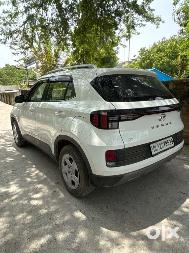 Hyundai Venue Petrol Manual 2023