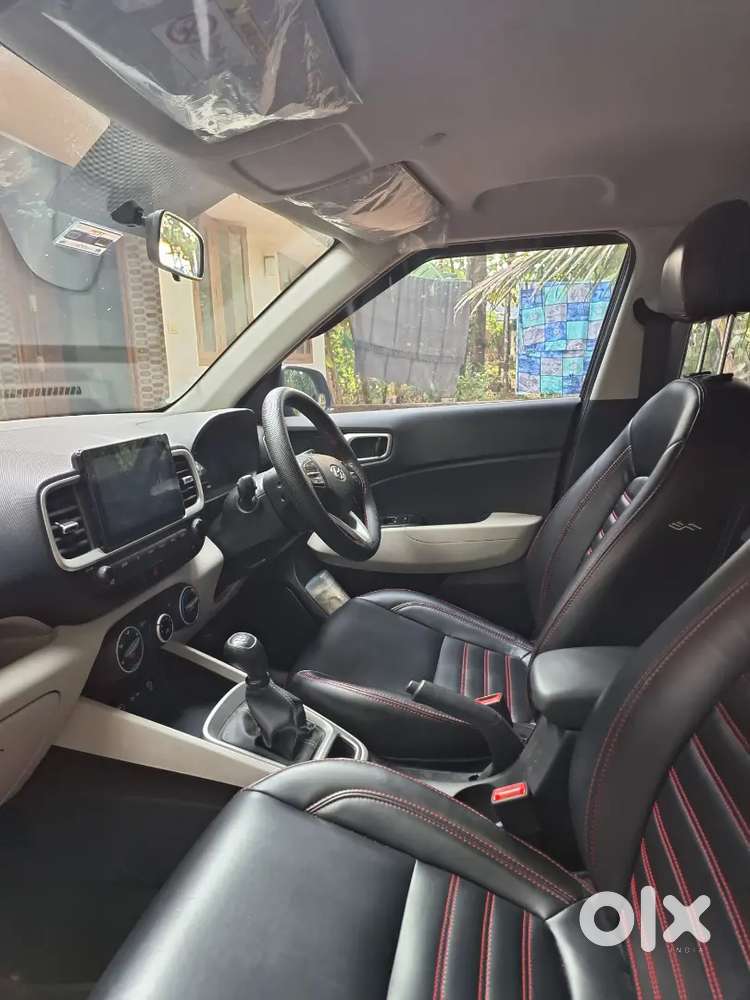 Hyundai Venue 2023 Petrol 15200 Km Driven
