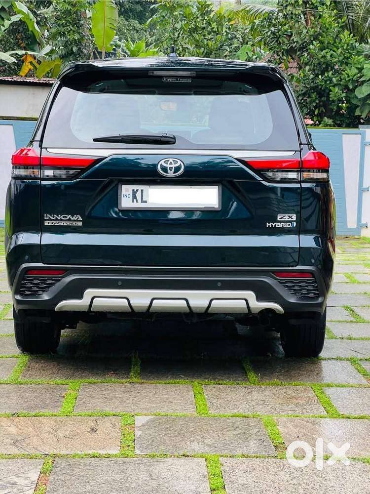 Toyota Innova Hycross 2.0 Zx (o) Hybrid 7 Str, 2025, Petrol