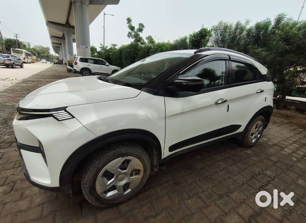 Tata Nexon 1.5 Revotorq Xza Plus Dual Tone Roof Amt (s), 2024, Petro..