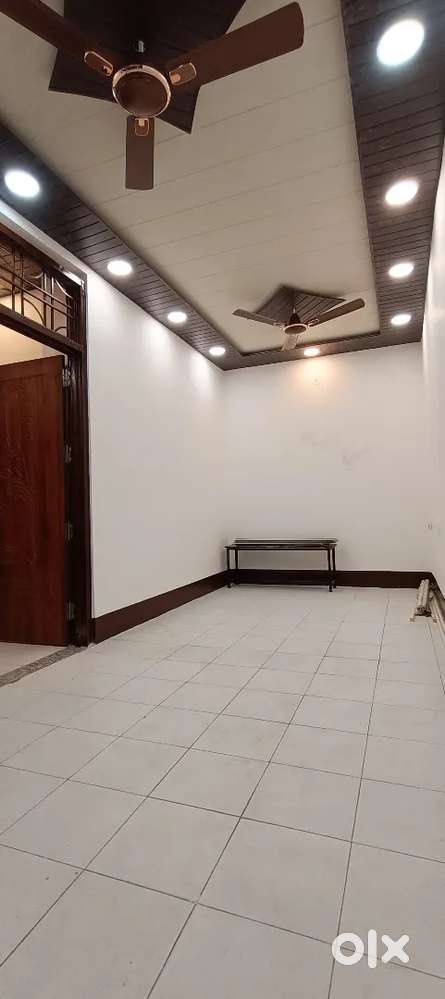 Shop For Rent On first floor