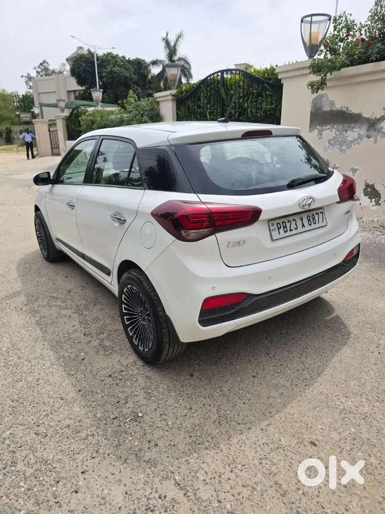 Hyundai I20 Petrol Best In Class 100%genuie Car Less Driven .