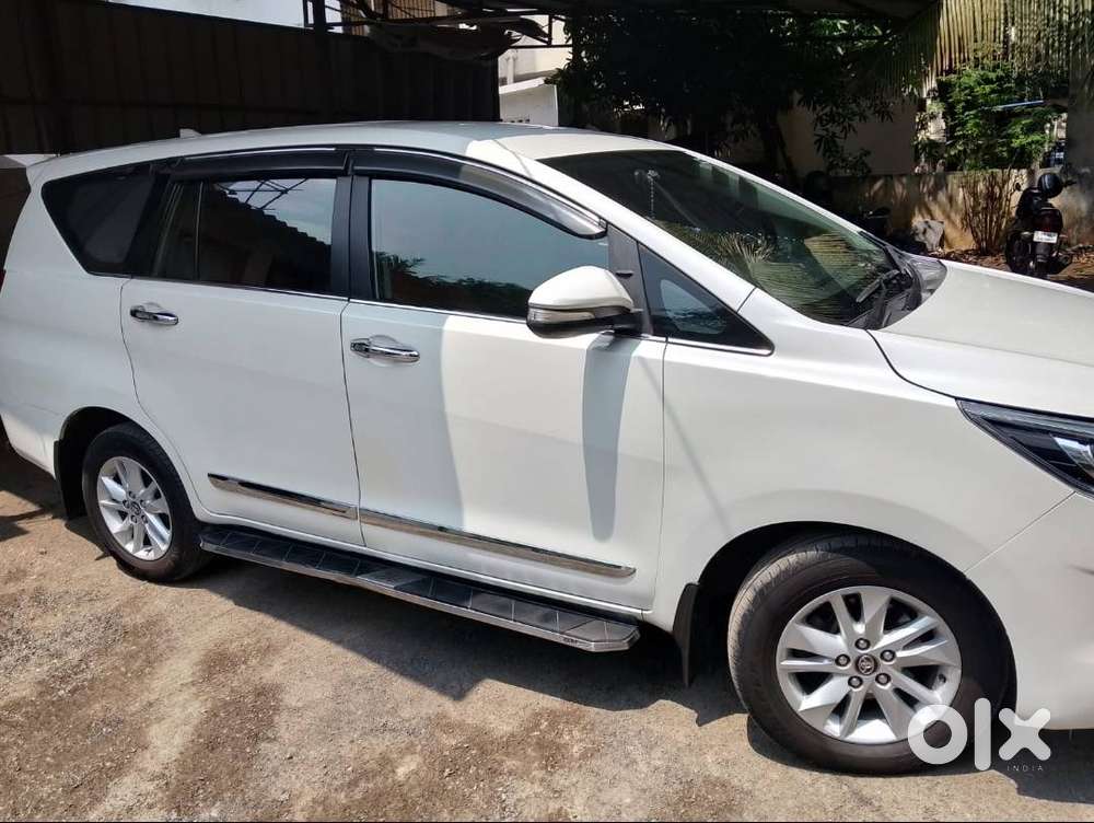 Toyota Innova Crysta 2016 2.4 Vx Mt 8 Str Diesel Manual Single Owner