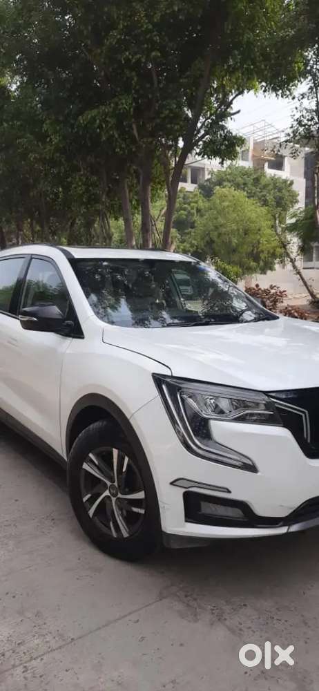 Mahindra Xuv700 Ax 5 Mt Petrol 7 Seater