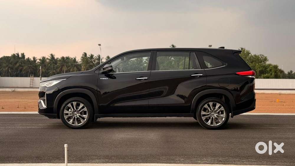 Toyota Innova Hycross 2024 Petrol 15900 Km Driven