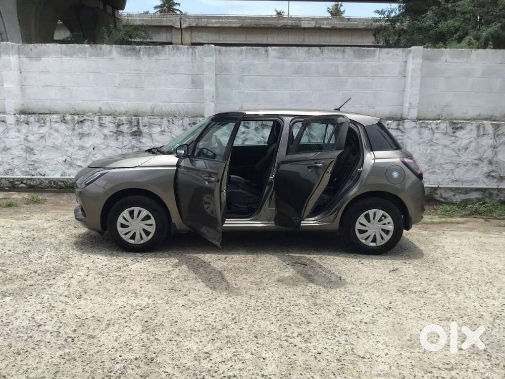 Maruti Suzuki New-gen Swift Vxi, 2025, Petrol