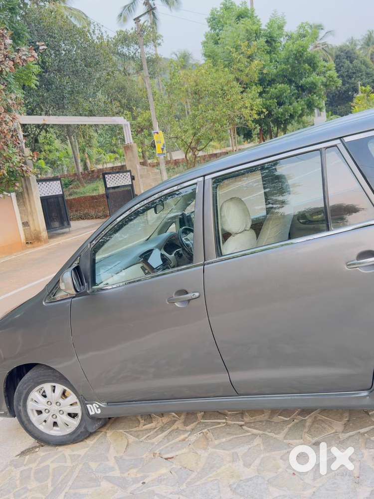Car Rent Innova 2012v