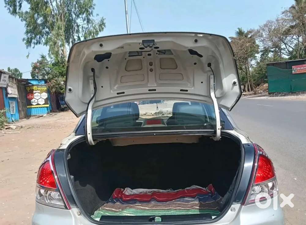 Swift Dzire Petrol 2011