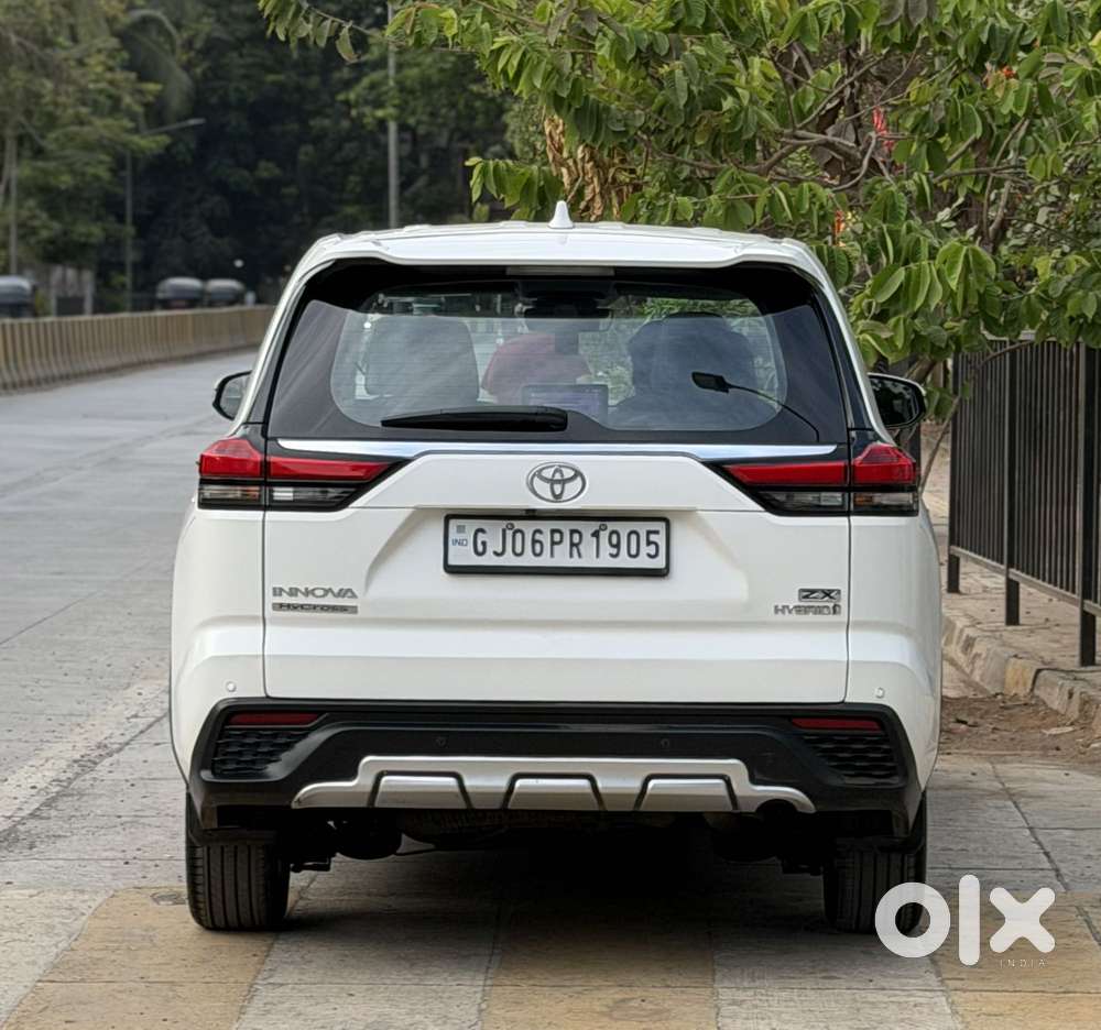 Toyota Innova Hycross 2.0 Zx (o) Hybrid 7 Str, 2023