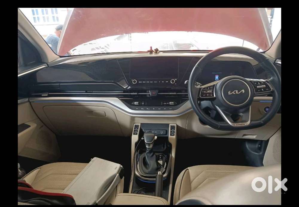 Kia Carens Luxury Plus 2022 Petrol - 6 Seaterl Year Model