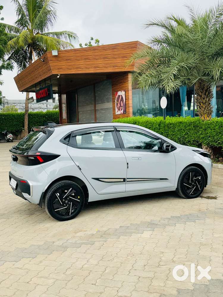 Tata Altroz Accomplished S Mt Diesel, 2025, Petrol