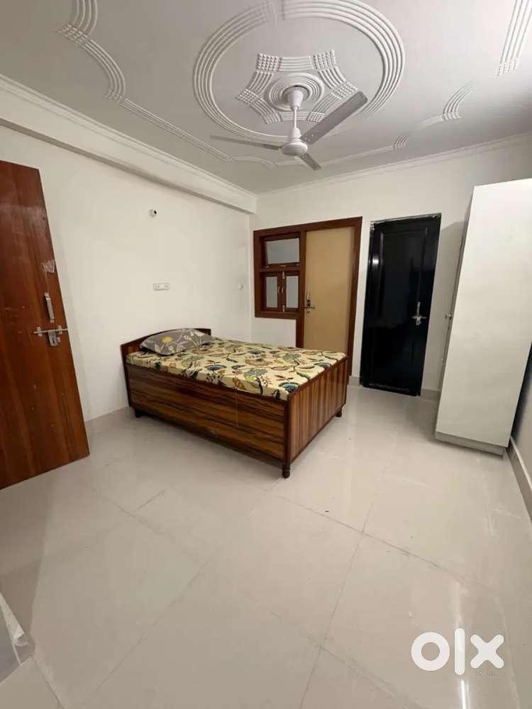 1Rk Available for rent semi furnished fully furnished For Rent