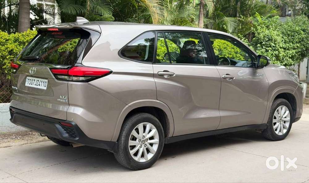 Toyota Innova Hycross 2.0 Vx (o) Hybrid 7 Str, 2023, Petrol