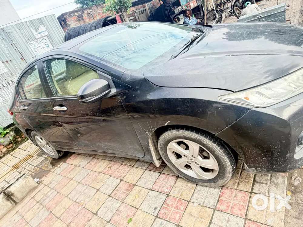 Honda City 1.5 Vx 2015 First Owner Sunroof Push Button Start.