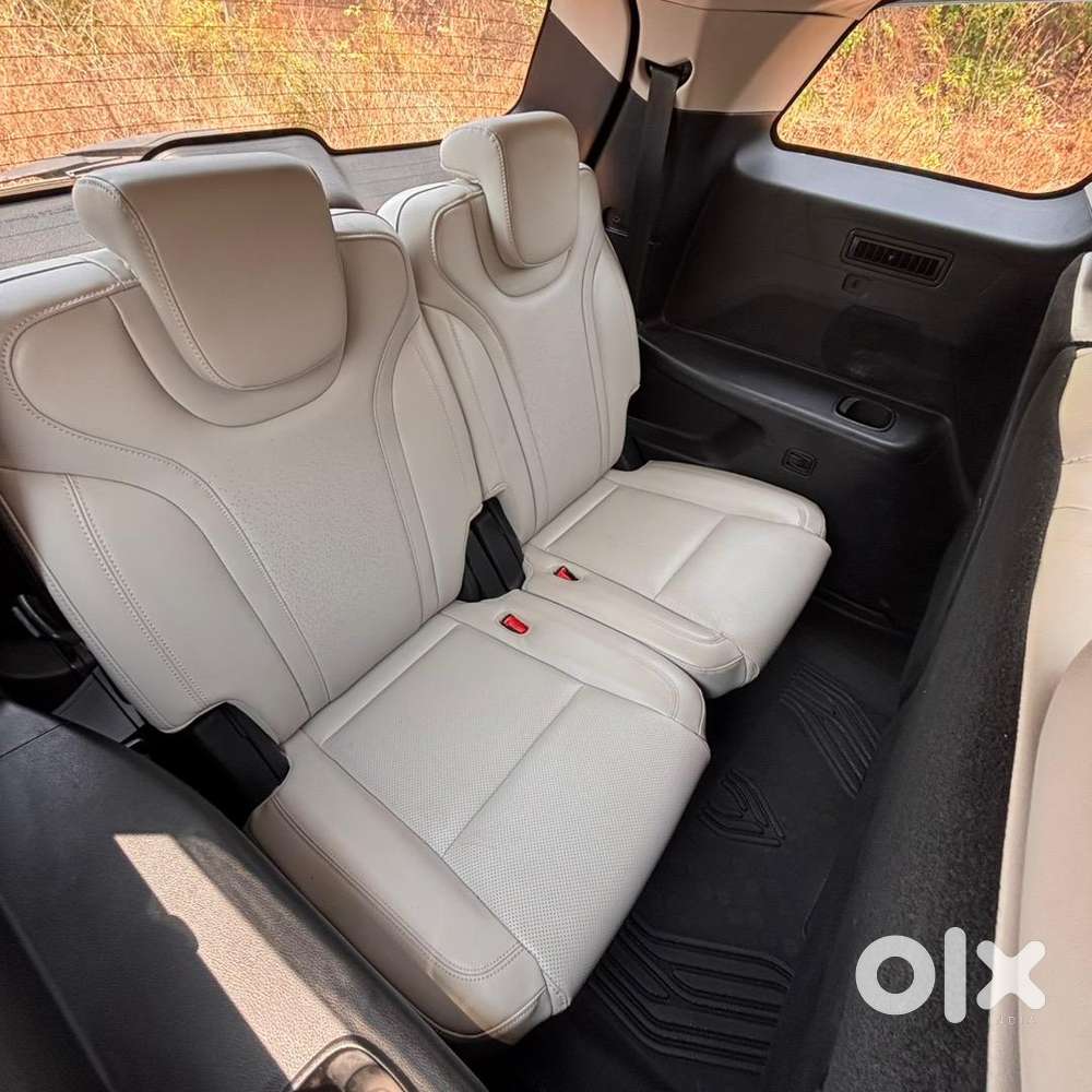 Mahindra Xuv700 2023 Petrol Automatic Well Maintained