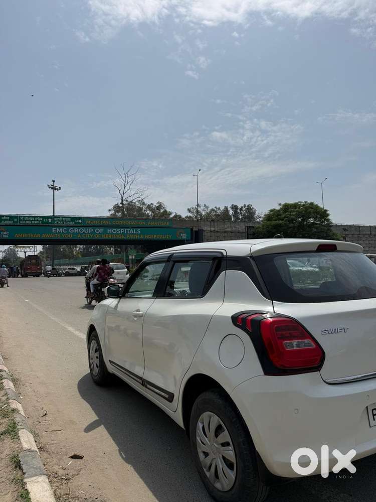 Maruti Suzuki Swift Vxi + Manual, 2022, Petrol