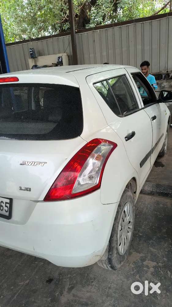 Maruti Suzuki Swift Lxi 2015 3rd Owner