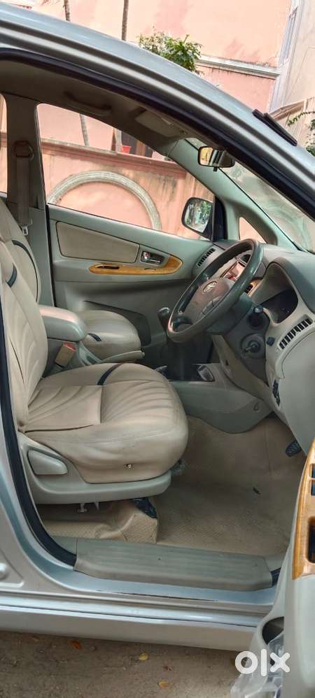 Toyota Innova 2.5 G (diesel) 8 Seater, 2011, Diesel
