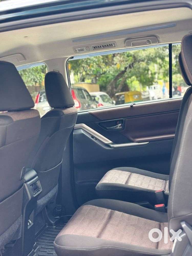 Toyota Innova Hycross 2.0 Vx Hybrid 7 Str, 2025, Petrol