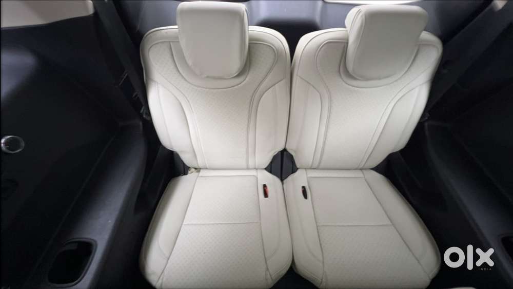 Mahindra Xuv700 2.0 Ax 5 Petrol Mt 7 Str, 2022, Petrol