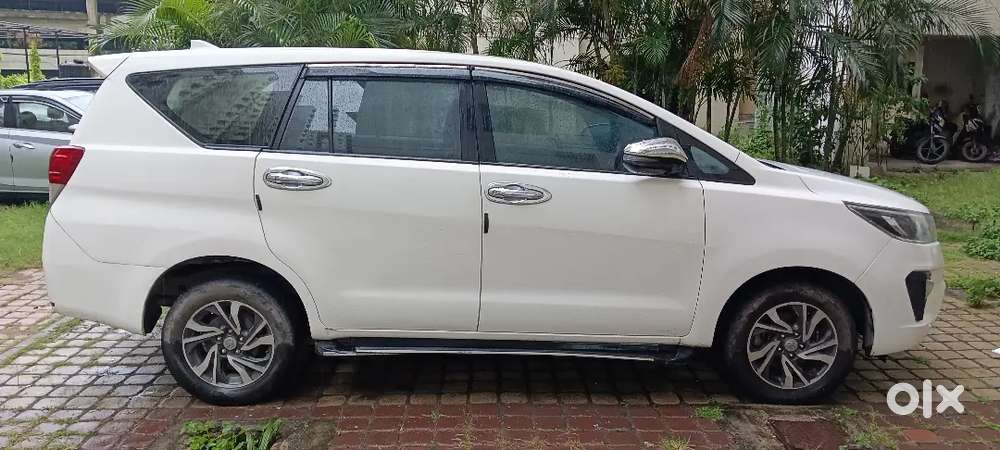 Toyota Innova Crysta 2022 Petrol 70000 Km Driven