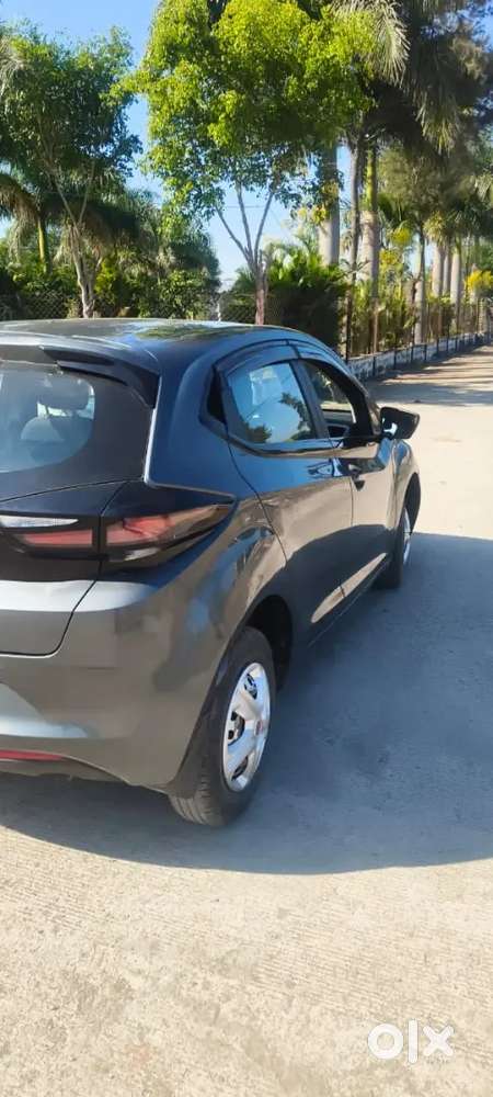 Tata Altroz Xe Petrol 2021
