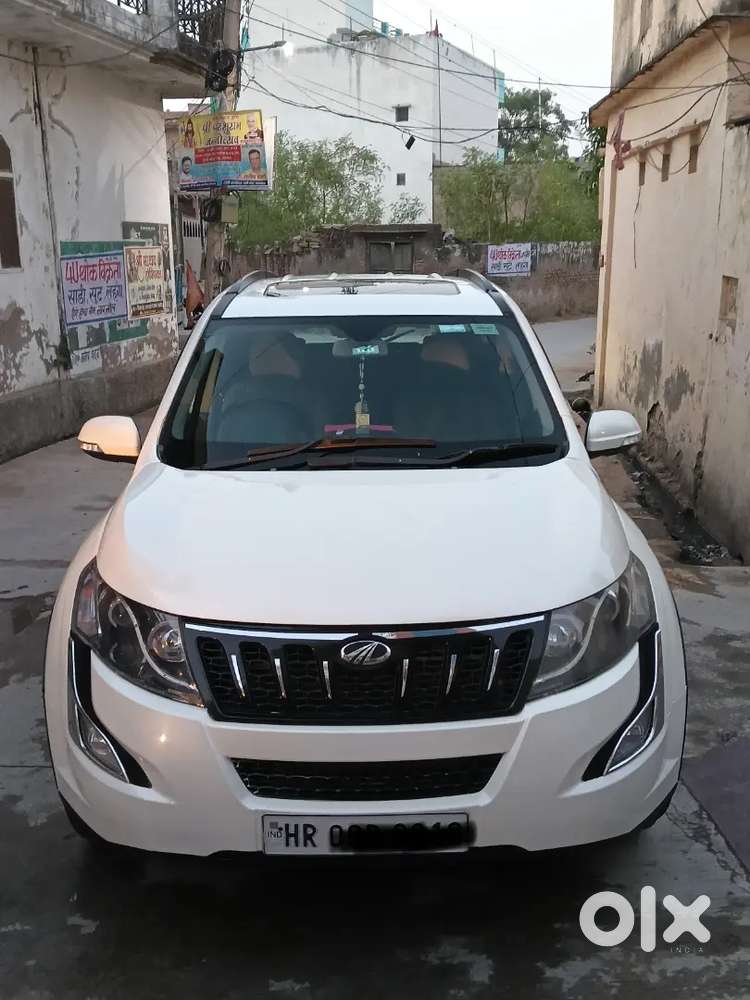 Xuv 500 W10 Amt 4*4 Sunroof Top Model