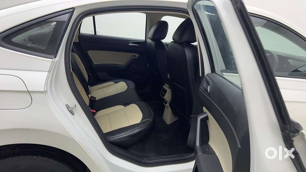 Skoda Slavia Ambition 1.0l Tsi At, 2022, Petrol