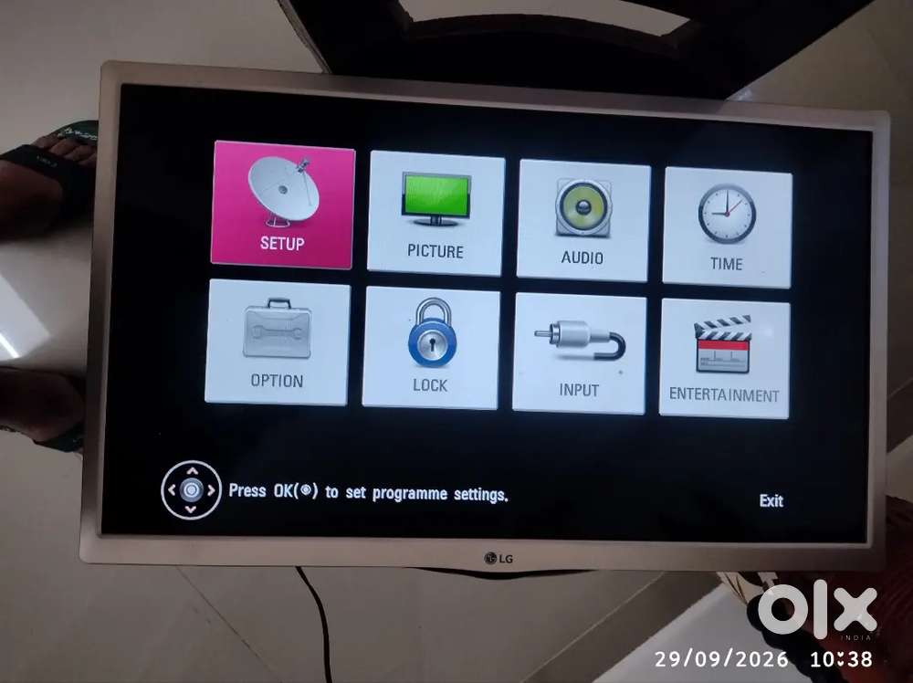 LG 24 LED TV absolutely parfect and mint condition