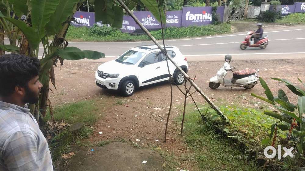 White Colour Kwid, 2016 Model, Only 82000km. Company Service
