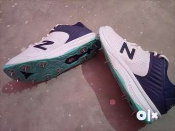NB SPIKES CRICKET BOWLING SHOES Sports Equipment 1788907329